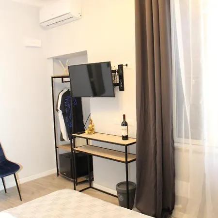 Vite 99 - Piazza Di Spagna 4*