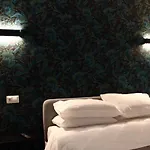 Vite 99 - Piazza Di Spagna 4* Rom